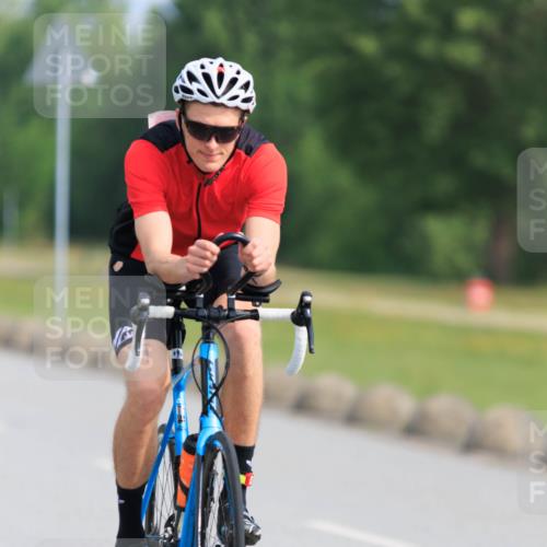 15.06.2025 - 27. Vierlanden-Triathlon H.Heesch http://msf.ph/oto/7989561 15.06.2025 09:40:22 Radfahren 82 meine-sportfotos.de
