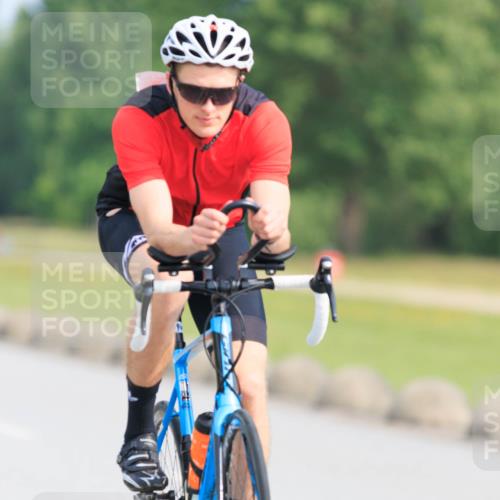 15.06.2025 - 27. Vierlanden-Triathlon H.Heesch http://msf.ph/oto/7989564 15.06.2025 09:40:22 Radfahren 82 meine-sportfotos.de