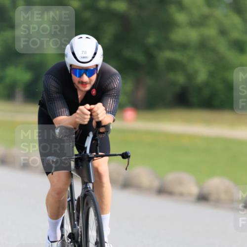 15.06.2025 - 27. Vierlanden-Triathlon H.Heesch http://msf.ph/oto/7989567 15.06.2025 09:40:33 Radfahren 17, 63, 78 meine-sportfotos.de
