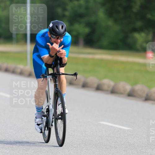 15.06.2025 - 27. Vierlanden-Triathlon H.Heesch http://msf.ph/oto/7989570 15.06.2025 09:40:44 Radfahren 14, 242 meine-sportfotos.de