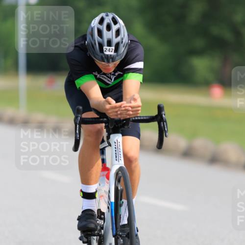 15.06.2025 - 27. Vierlanden-Triathlon H.Heesch http://msf.ph/oto/7989589 15.06.2025 09:40:47 Radfahren 14, 242 meine-sportfotos.de