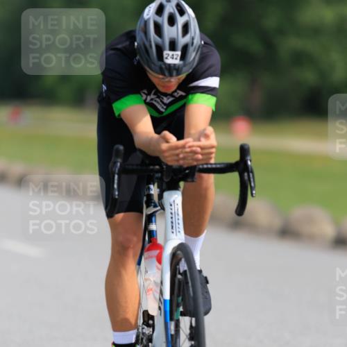 15.06.2025 - 27. Vierlanden-Triathlon H.Heesch http://msf.ph/oto/7989597 15.06.2025 09:40:47 Radfahren 14, 242 meine-sportfotos.de