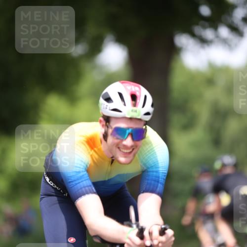 15.06.2025 - 7 Türme Triathlon Yannick Fuchs http://msf.ph/oto/7989611 15.06.2025 13:01:58 Radfahren 355, 453, 456, 554, 644, 986, 1074, 1074, 1114 meine-sportfotos.de