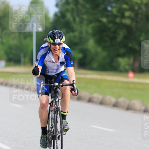 15.06.2025 - 27. Vierlanden-Triathlon H.Heesch http://msf.ph/oto/7989627 15.06.2025 09:41:44 Radfahren 238 meine-sportfotos.de