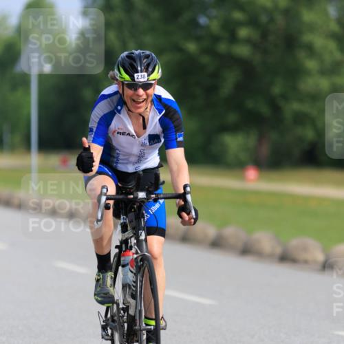15.06.2025 - 27. Vierlanden-Triathlon H.Heesch http://msf.ph/oto/7989632 15.06.2025 09:41:44 Radfahren 238 meine-sportfotos.de