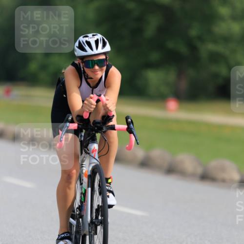 15.06.2025 - 27. Vierlanden-Triathlon H.Heesch http://msf.ph/oto/7989644 15.06.2025 09:41:59 Radfahren 206, 234, 246 meine-sportfotos.de