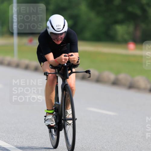 15.06.2025 - 27. Vierlanden-Triathlon H.Heesch http://msf.ph/oto/7989672 15.06.2025 09:42:03 Radfahren 206, 234, 246 meine-sportfotos.de