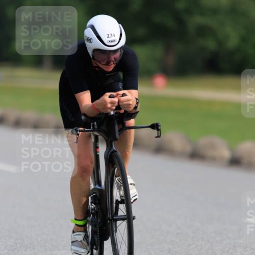 15.06.2025 - 27. Vierlanden-Triathlon H.Heesch http://msf.ph/oto/7989683 15.06.2025 09:42:03 Radfahren 206, 234, 246 meine-sportfotos.de
