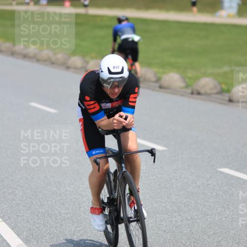 21.06.2025 - 27. Vierlanden-Triathlon H.Heesch http://msf.ph/oto/7989711 15.06.2025 11:47:40 Radfahren 82, 108, 709, 829, 847 meine-sportfotos.de