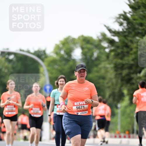 15.06.2025 - REWE Women's Run Dr. Thomas Lammeyer http://msf.ph/oto/7989728 15.06.2025 10:49:30 Laufen 5671 meine-sportfotos.de