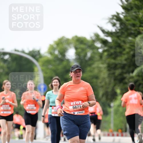 15.06.2025 - REWE Women's Run Dr. Thomas Lammeyer http://msf.ph/oto/7989733 15.06.2025 10:49:30 Laufen 5671 meine-sportfotos.de