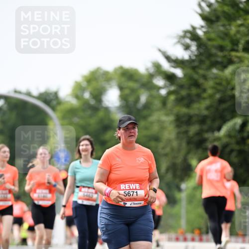 15.06.2025 - REWE Women's Run Dr. Thomas Lammeyer http://msf.ph/oto/7989742 15.06.2025 10:49:31 Laufen 5671 meine-sportfotos.de