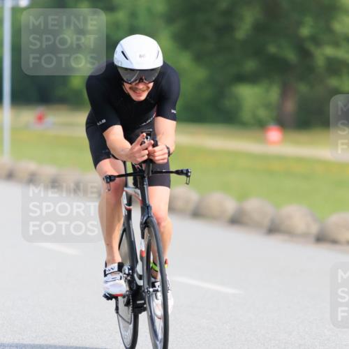 15.06.2025 - 27. Vierlanden-Triathlon H.Heesch http://msf.ph/oto/7989766 15.06.2025 09:42:28 Radfahren 10, 60 meine-sportfotos.de