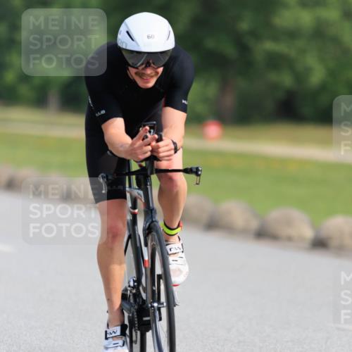 15.06.2025 - 27. Vierlanden-Triathlon H.Heesch http://msf.ph/oto/7989776 15.06.2025 09:42:28 Radfahren 10, 60 meine-sportfotos.de