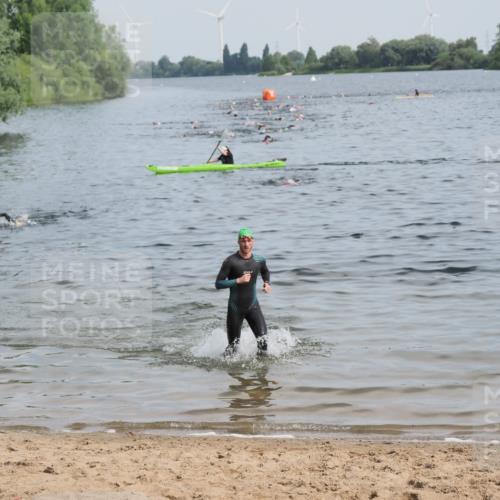 21.06.2025 - 27. Vierlanden-Triathlon MichiJ http://msf.ph/oto/7989808 15.06.2026 09:52:41 Schwimmen 313 meine-sportfotos.de