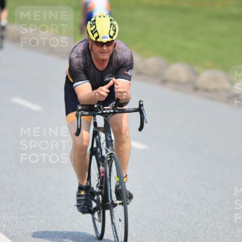 21.06.2025 - 27. Vierlanden-Triathlon H.Heesch http://msf.ph/oto/7989818 15.06.2025 11:48:19 Radfahren 646, 860 meine-sportfotos.de