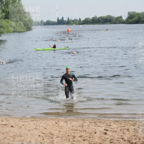 21.06.2025 - 27. Vierlanden-Triathlon MichiJ http://msf.ph/oto/7989853 15.06.2026 09:52:42 Schwimmen 313 meine-sportfotos.de