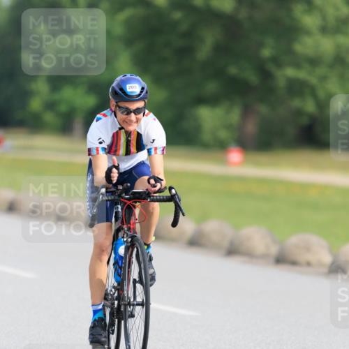 15.06.2025 - 27. Vierlanden-Triathlon H.Heesch http://msf.ph/oto/7989887 15.06.2025 09:43:54 Radfahren 124, 157, 208 meine-sportfotos.de