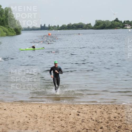 21.06.2025 - 27. Vierlanden-Triathlon MichiJ http://msf.ph/oto/7989889 15.06.2026 09:52:42 Schwimmen 313 meine-sportfotos.de