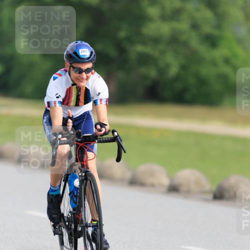 15.06.2025 - 27. Vierlanden-Triathlon H.Heesch http://msf.ph/oto/7989899 15.06.2025 09:43:55 Radfahren 124, 157, 208 meine-sportfotos.de
