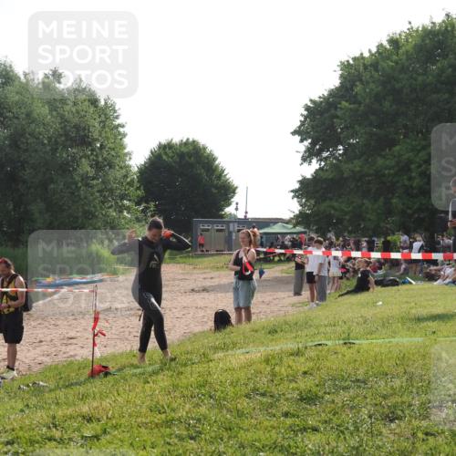 15.06.2025 - 27. Vierlanden-Triathlon KatJ http://msf.ph/oto/7989950 15.06.2025 09:09:23 Schwimmen 224 meine-sportfotos.de