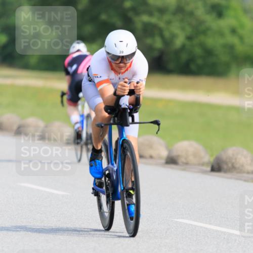15.06.2025 - 27. Vierlanden-Triathlon H.Heesch http://msf.ph/oto/7989969 15.06.2025 09:44:10 Radfahren 27, 39, 41, 54, 113, 168, 216 meine-sportfotos.de