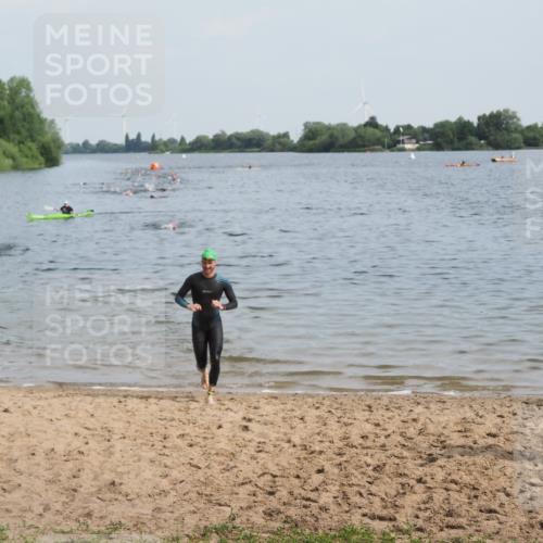 21.06.2025 - 27. Vierlanden-Triathlon MichiJ http://msf.ph/oto/7989995 15.06.2026 09:52:44 Schwimmen 313 meine-sportfotos.de