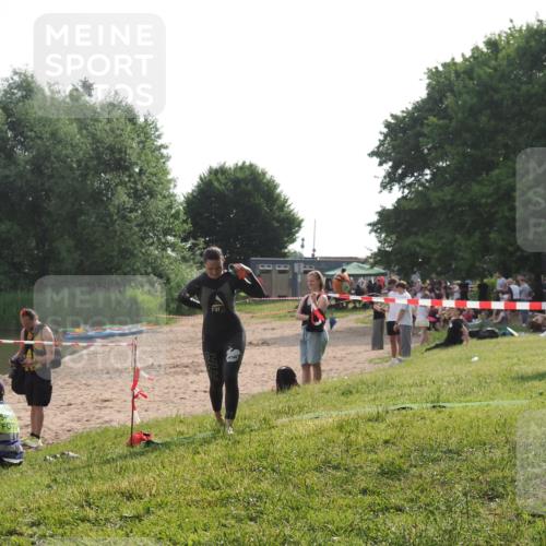 15.06.2025 - 27. Vierlanden-Triathlon KatJ http://msf.ph/oto/7989996 15.06.2025 09:09:24 Schwimmen 224 meine-sportfotos.de