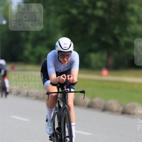 15.06.2025 - 27. Vierlanden-Triathlon H.Heesch http://msf.ph/oto/7990008 15.06.2025 09:44:21 Radfahren 4, 80, 113, 200 meine-sportfotos.de