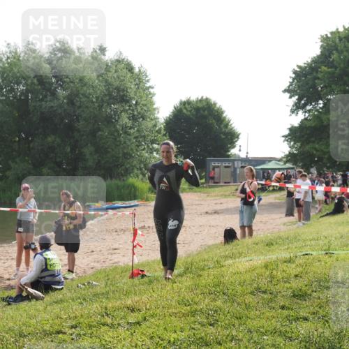 15.06.2025 - 27. Vierlanden-Triathlon KatJ http://msf.ph/oto/7990020 15.06.2025 09:09:24 Schwimmen 224 meine-sportfotos.de