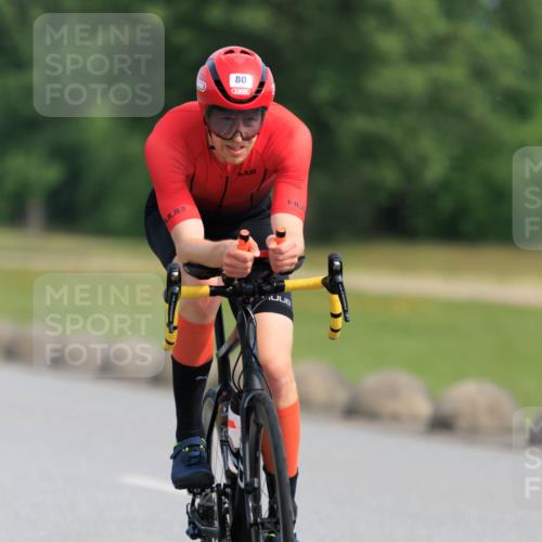 15.06.2025 - 27. Vierlanden-Triathlon H.Heesch http://msf.ph/oto/7990032 15.06.2025 09:44:27 Radfahren 4, 80, 210 meine-sportfotos.de