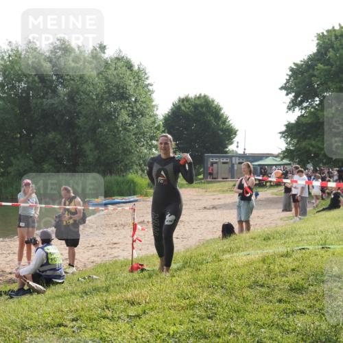 15.06.2025 - 27. Vierlanden-Triathlon KatJ http://msf.ph/oto/7990034 15.06.2025 09:09:25 Schwimmen 224 meine-sportfotos.de