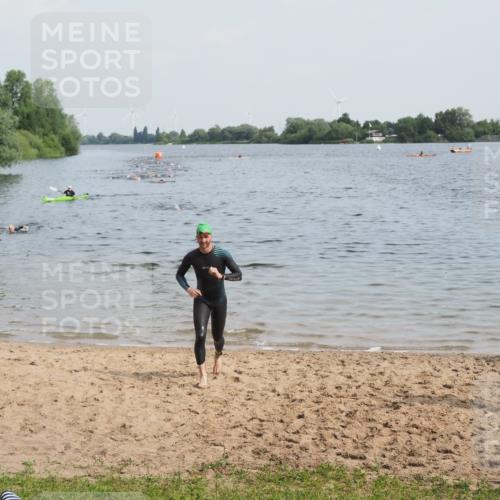 21.06.2025 - 27. Vierlanden-Triathlon MichiJ http://msf.ph/oto/7990036 15.06.2026 09:52:45 Schwimmen 313 meine-sportfotos.de