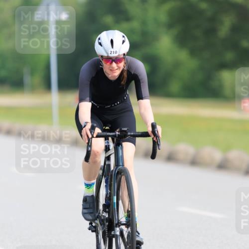 15.06.2025 - 27. Vierlanden-Triathlon H.Heesch http://msf.ph/oto/7990038 15.06.2025 09:44:32 Radfahren 4, 15, 210 meine-sportfotos.de