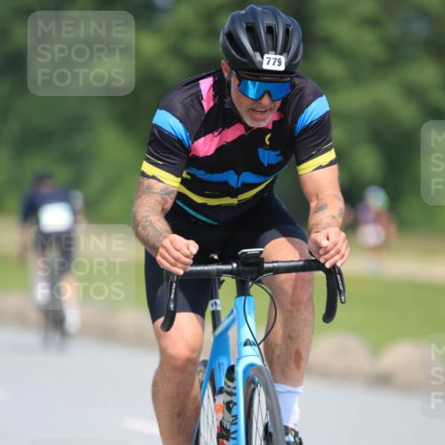 21.06.2025 - 27. Vierlanden-Triathlon H.Heesch http://msf.ph/oto/7990063 15.06.2025 11:49:32 Radfahren 779, 810, 828, 845, 855 meine-sportfotos.de