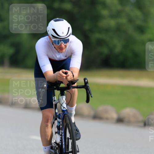 15.06.2025 - 27. Vierlanden-Triathlon H.Heesch http://msf.ph/oto/7990069 15.06.2025 09:44:49 Radfahren 8, 16, 86, 171 meine-sportfotos.de