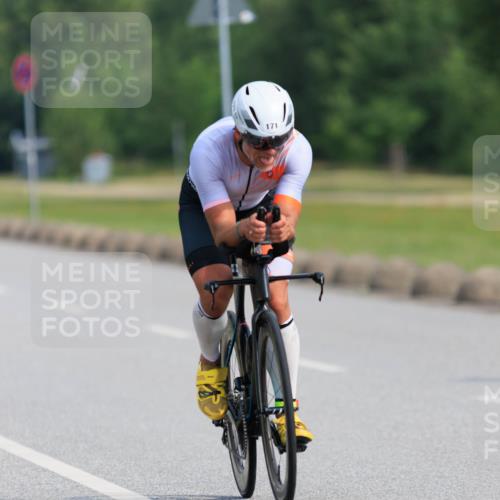15.06.2025 - 27. Vierlanden-Triathlon H.Heesch http://msf.ph/oto/7990083 15.06.2025 09:44:52 Radfahren 8, 86, 171 meine-sportfotos.de