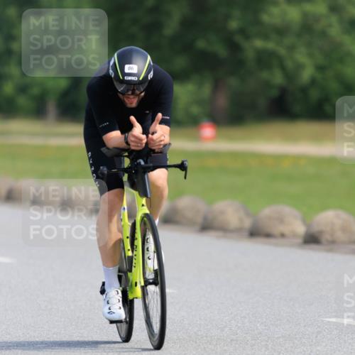 15.06.2025 - 27. Vierlanden-Triathlon H.Heesch http://msf.ph/oto/7990106 15.06.2025 09:44:57 Radfahren 20, 37, 86 meine-sportfotos.de