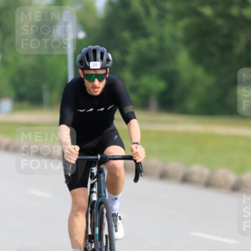 15.06.2025 - 27. Vierlanden-Triathlon H.Heesch http://msf.ph/oto/7990113 15.06.2025 09:45:06 Radfahren 20, 37 meine-sportfotos.de