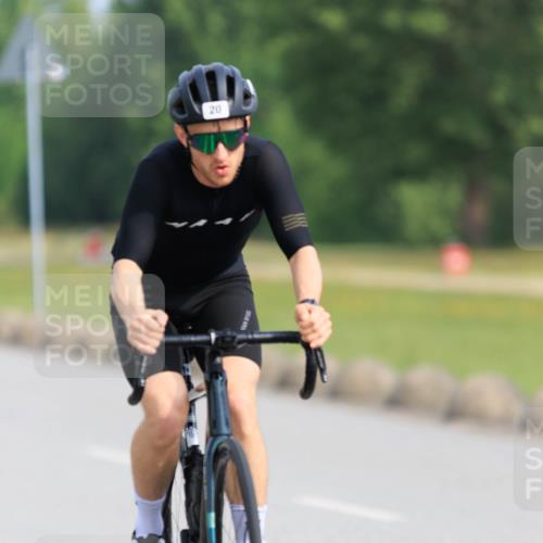 15.06.2025 - 27. Vierlanden-Triathlon H.Heesch http://msf.ph/oto/7990116 15.06.2025 09:45:06 Radfahren 20, 37 meine-sportfotos.de