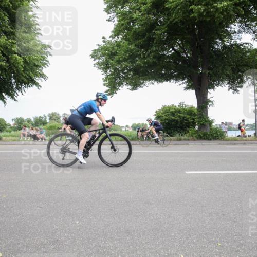 15.06.2025 - 7 Türme Triathlon Yannick Fuchs http://msf.ph/oto/7990141 15.06.2025 13:11:42 Radfahren 254, 352, 382, 415, 465, 601, 668, 1189 meine-sportfotos.de
