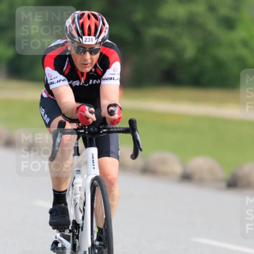 15.06.2025 - 27. Vierlanden-Triathlon H.Heesch http://msf.ph/oto/7990142 15.06.2025 09:45:38 Radfahren 214, 231 meine-sportfotos.de