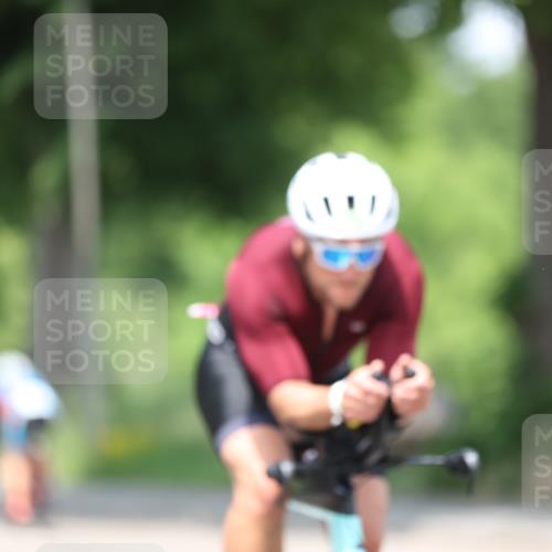 15.06.2025 - 7 Türme Triathlon Yannick Fuchs http://msf.ph/oto/7990150 15.06.2025 13:03:36 Radfahren 334, 469, 587, 1103 meine-sportfotos.de