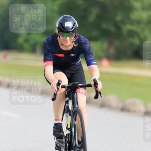 15.06.2025 - 27. Vierlanden-Triathlon H.Heesch http://msf.ph/oto/7990169 15.06.2025 09:45:50 Radfahren 19, 78, 108, 223 meine-sportfotos.de