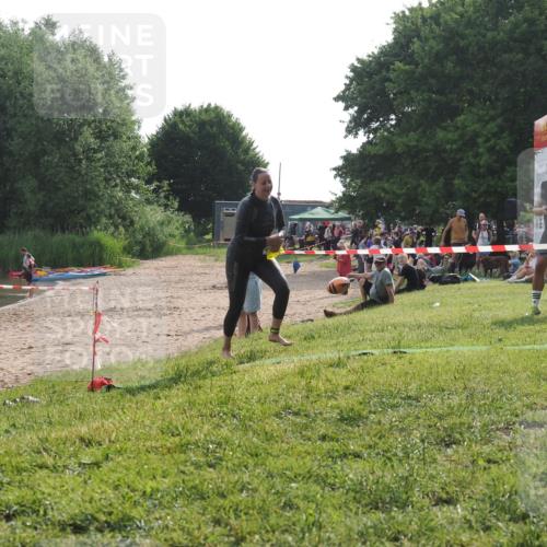 15.06.2025 - 27. Vierlanden-Triathlon KatJ http://msf.ph/oto/7990178 15.06.2025 09:10:22 Schwimmen 213, 250 meine-sportfotos.de