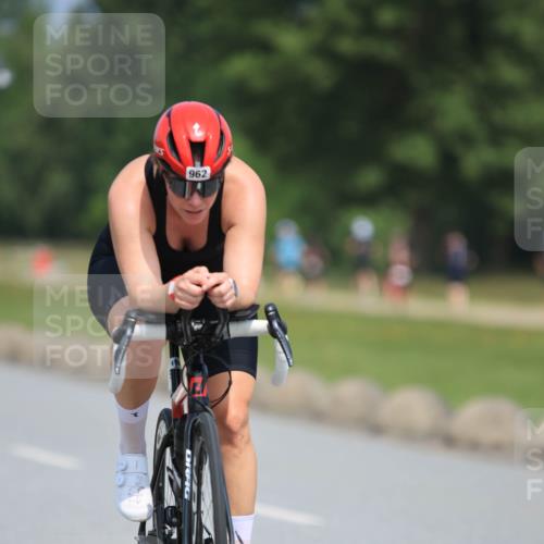 21.06.2025 - 27. Vierlanden-Triathlon H.Heesch http://msf.ph/oto/7990181 15.06.2025 11:49:53 Radfahren 747, 786, 820, 962 meine-sportfotos.de