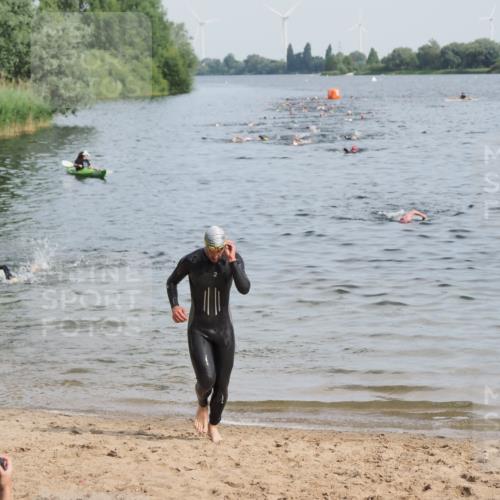 21.06.2025 - 27. Vierlanden-Triathlon MichiJ http://msf.ph/oto/7990192 15.06.2026 09:52:56 Schwimmen 328 meine-sportfotos.de