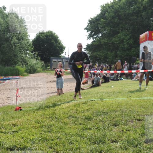 15.06.2025 - 27. Vierlanden-Triathlon KatJ http://msf.ph/oto/7990206 15.06.2025 09:10:22 Schwimmen 213, 250 meine-sportfotos.de