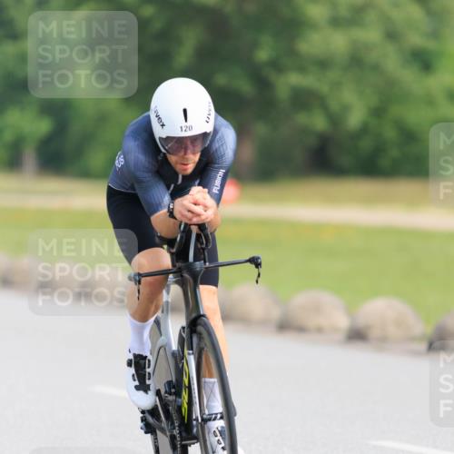 15.06.2025 - 27. Vierlanden-Triathlon H.Heesch http://msf.ph/oto/7990220 15.06.2025 09:46:31 Radfahren 120 meine-sportfotos.de