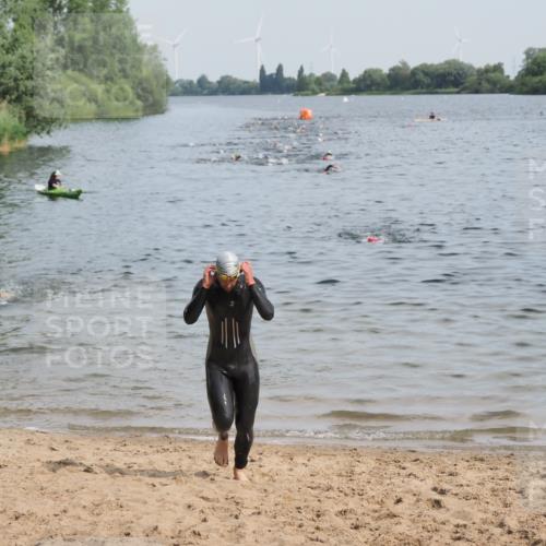 21.06.2025 - 27. Vierlanden-Triathlon MichiJ http://msf.ph/oto/7990225 15.06.2026 09:52:57 Schwimmen 328 meine-sportfotos.de